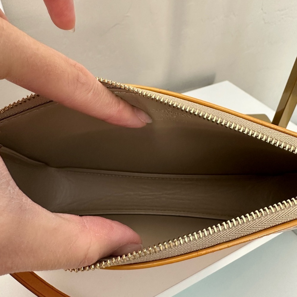 Louis Vuitton Vernis Lexington Pochette Yellow - Picture 9 of 11